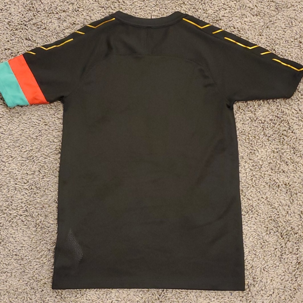 Nike - Picture 3 of 4